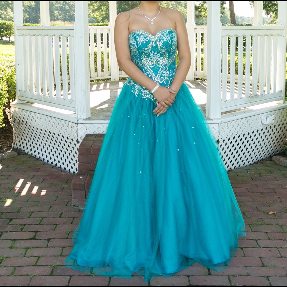 Quinceanera/Sweet 16/ Ball Gown/ Prom dress